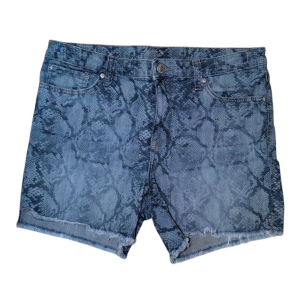 Seven7 Women's 10 Weekend Denim Short Snake Print Medium Wash Mid Rise